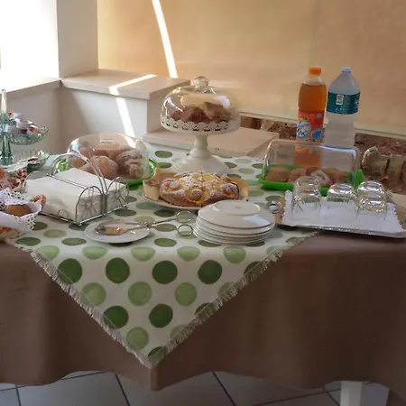 Tra La Montagna E Il Mare Bed & Breakfast
